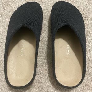 NEVER WORN Rothy’s clogs in soft black size 8